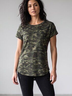 NWT Amazon Essentials Black Women's Relaxed-Fit Crewneck T-Shirt - Size Medium